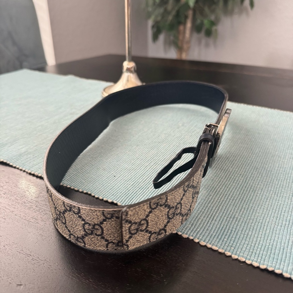 Gucci Beige and Navy Monogram Belt with Silver GG Buckle - Picture 9 of 12